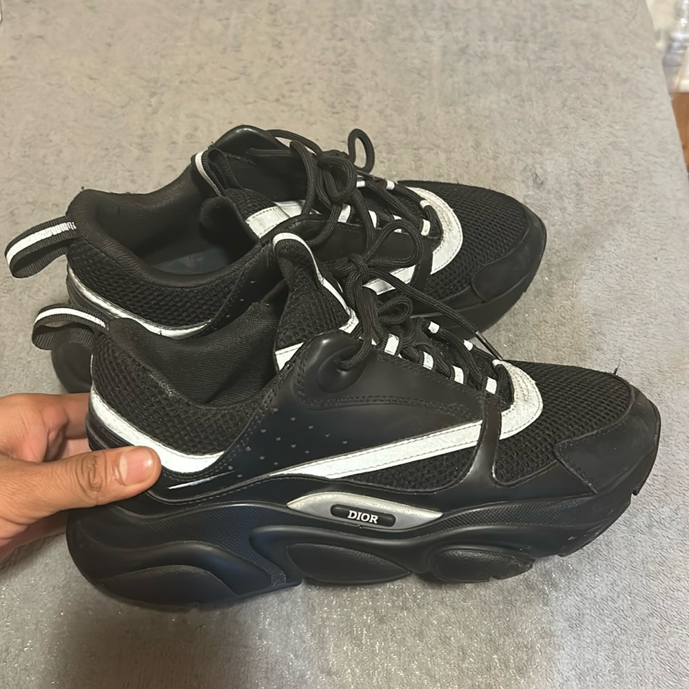 Dior b22 used good condition